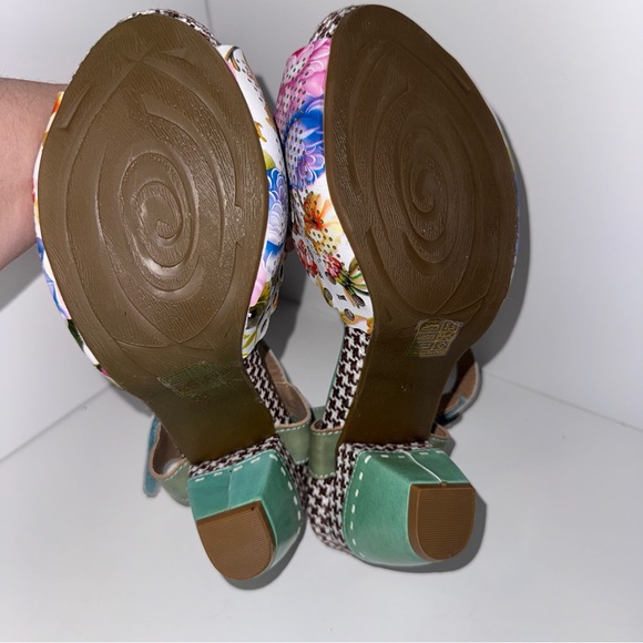 L’artiste Floral multi colored Sandals in size 41 (women’s size 9.5 to 10) - Picture 9 of 11